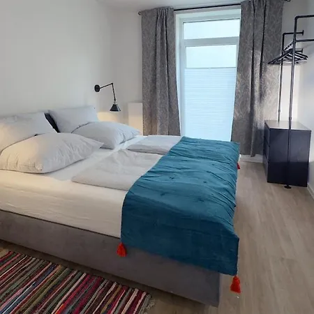 Family & Friends In 公寓